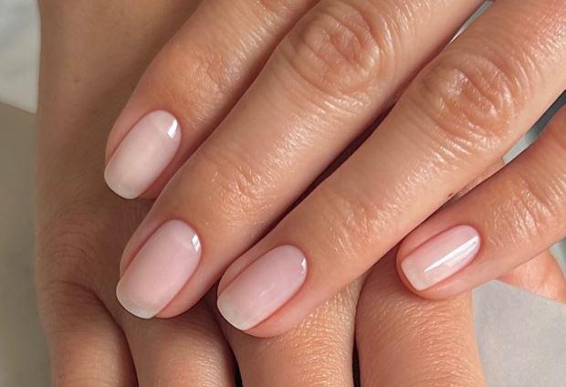 Какой маникюр выбрать для коротких широких ногтей